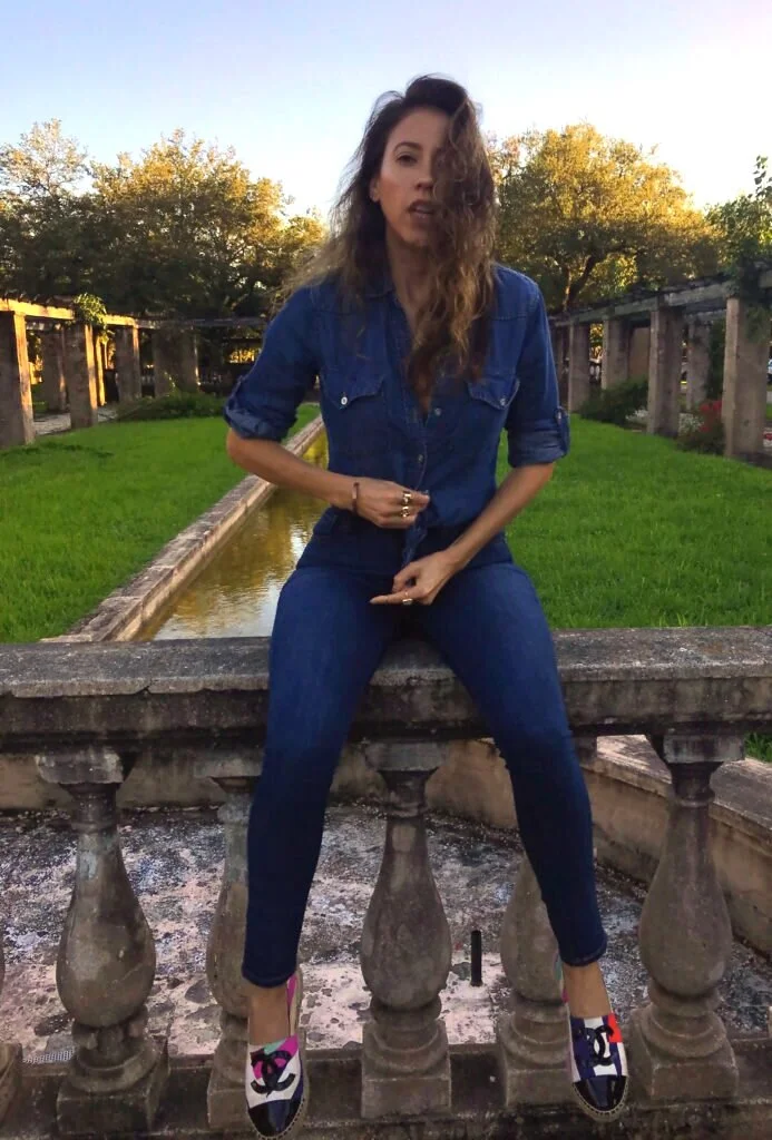 Vanessa-Santos-La-Vida-Glamour-Denim-on-Denim-Chanel-Espadrilles.jpg