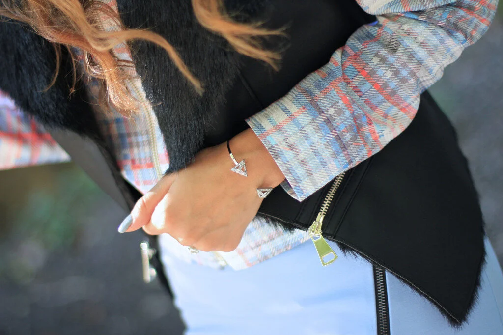Vanessa-Santos-La-Vida-Glamour-Bracelets-Faux-Fur-Pastel.jpg