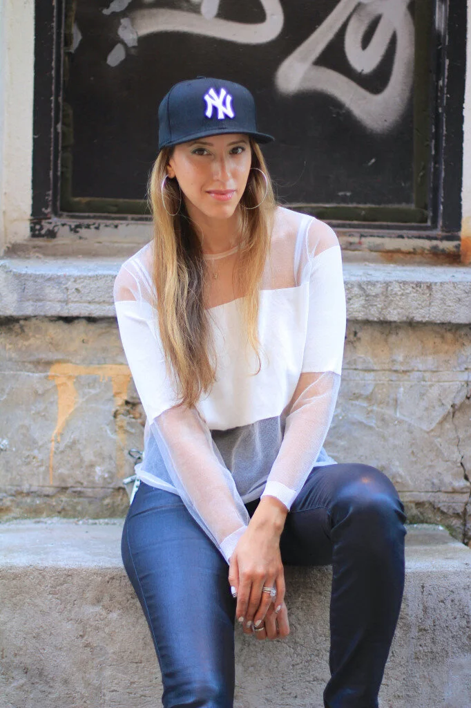 Vanessa-Santos-La-Vida-Glamour-NY-Yankees-Cap-Street-Style.jpg