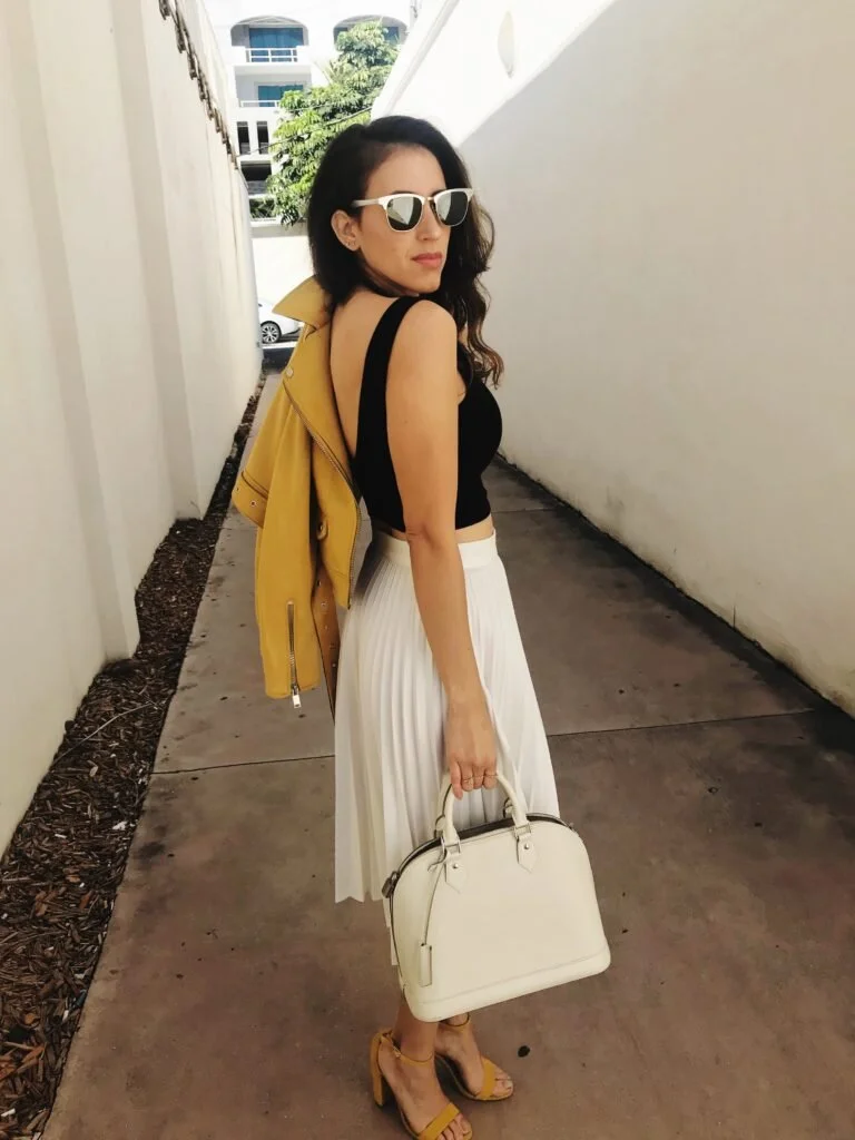Vanessa-Santos-La-Vida-Glamour-Summer-Statement-Jacket-RayBan-Sunglasses.jpg