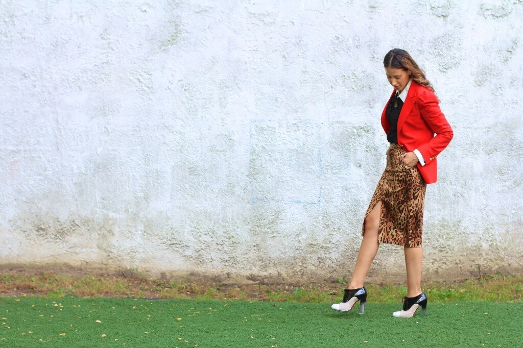 Vanessa-Santos-La-Vida-Glamour-Red-Blazer-Leopard-Skirt.jpg